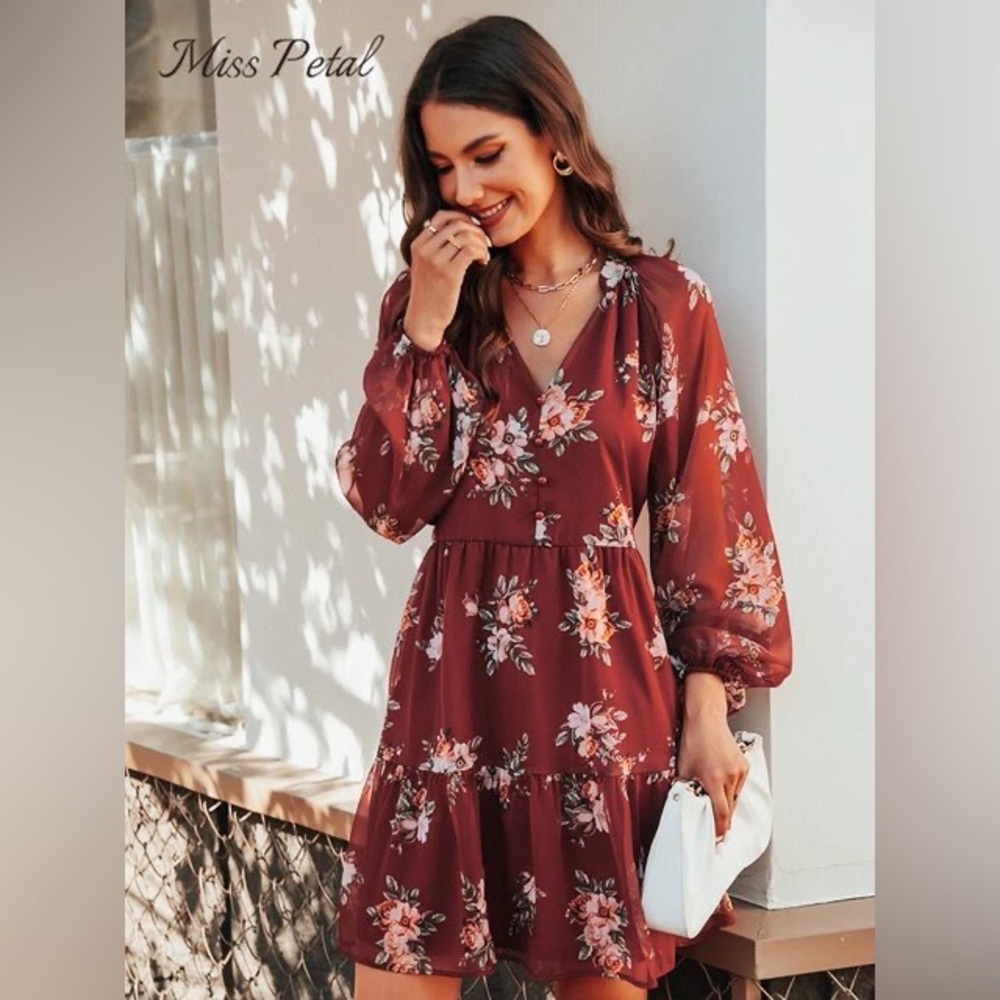 NWT Red Floral Print Mini
Dress Size Small Chiffon Long Sleeve